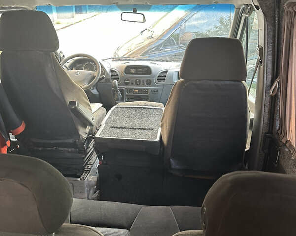 Белый Мерседес Sprinter, объемом двигателя 2.7 л и пробегом 420 тыс. км за 12500 $, фото 9 на Automoto.ua