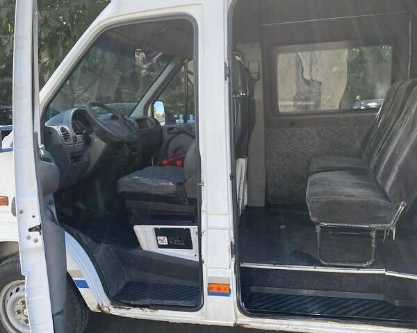 Белый Мерседес Sprinter, объемом двигателя 2.15 л и пробегом 350 тыс. км за 5100 $, фото 3 на Automoto.ua