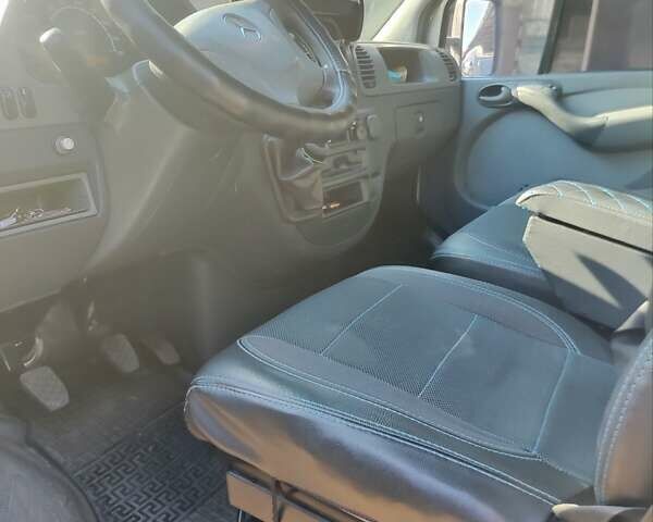 Белый Мерседес Sprinter, объемом двигателя 2.69 л и пробегом 300 тыс. км за 10000 $, фото 1 на Automoto.ua