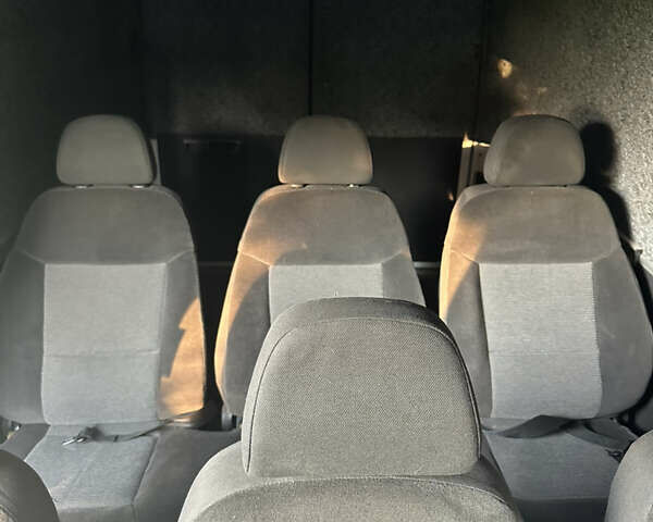 Белый Мерседес Sprinter, объемом двигателя 2.7 л и пробегом 420 тыс. км за 12500 $, фото 5 на Automoto.ua