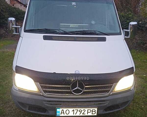 Белый Мерседес Sprinter, объемом двигателя 2.15 л и пробегом 867 тыс. км за 7417 $, фото 3 на Automoto.ua
