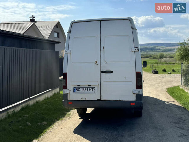 Белый Мерседес Sprinter, объемом двигателя 2.7 л и пробегом 632 тыс. км за 7000 $, фото 4 на Automoto.ua