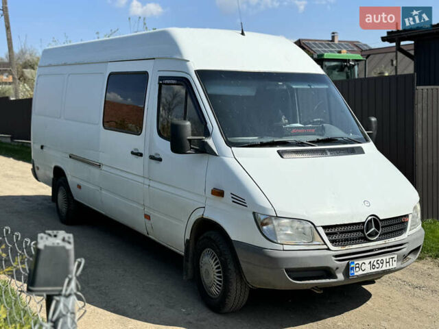 Белый Мерседес Sprinter, объемом двигателя 2.7 л и пробегом 632 тыс. км за 7000 $, фото 2 на Automoto.ua