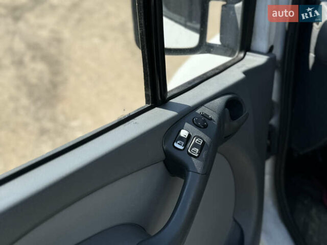 Белый Мерседес Sprinter, объемом двигателя 2.7 л и пробегом 632 тыс. км за 7000 $, фото 8 на Automoto.ua
