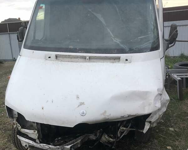 Белый Мерседес Sprinter, объемом двигателя 0 л и пробегом 400 тыс. км за 1200 $, фото 3 на Automoto.ua