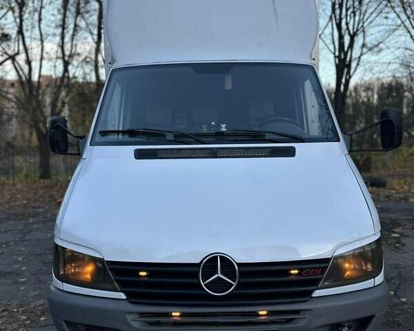 Белый Мерседес Sprinter, объемом двигателя 2.2 л и пробегом 440 тыс. км за 12700 $, фото 1 на Automoto.ua