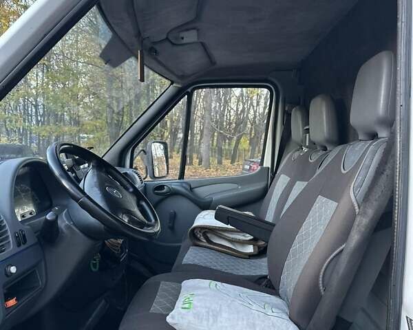 Белый Мерседес Sprinter, объемом двигателя 2.2 л и пробегом 440 тыс. км за 12700 $, фото 4 на Automoto.ua