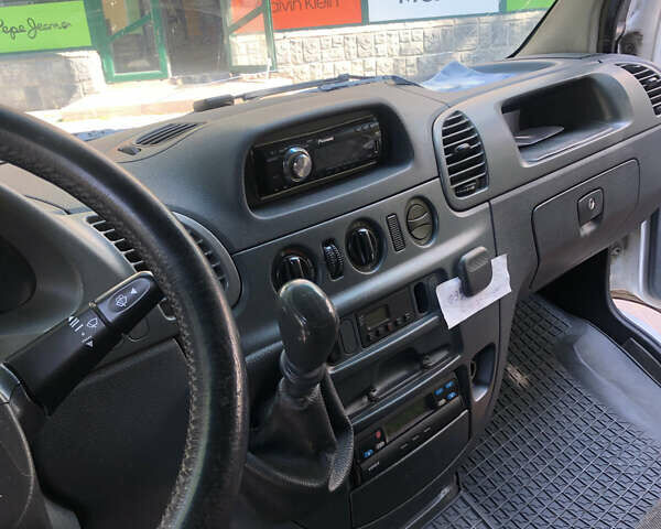 Белый Мерседес Sprinter, объемом двигателя 2.69 л и пробегом 788 тыс. км за 8200 $, фото 8 на Automoto.ua