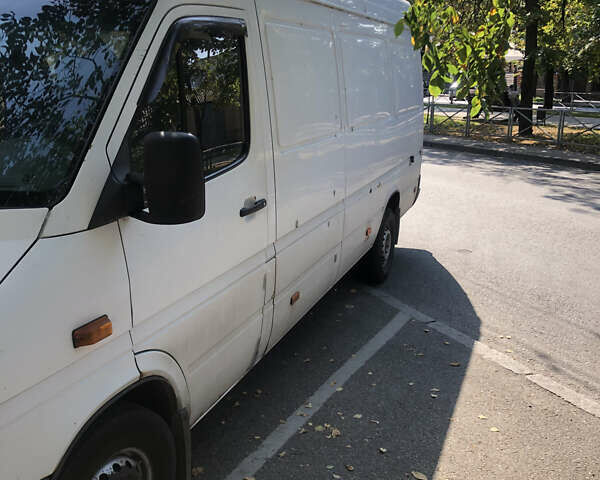 Белый Мерседес Sprinter, объемом двигателя 2.69 л и пробегом 788 тыс. км за 8200 $, фото 5 на Automoto.ua