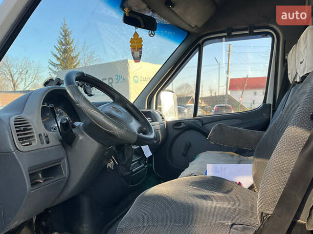 Белый Мерседес Sprinter, объемом двигателя 2.15 л и пробегом 561 тыс. км за 8999 $, фото 8 на Automoto.ua