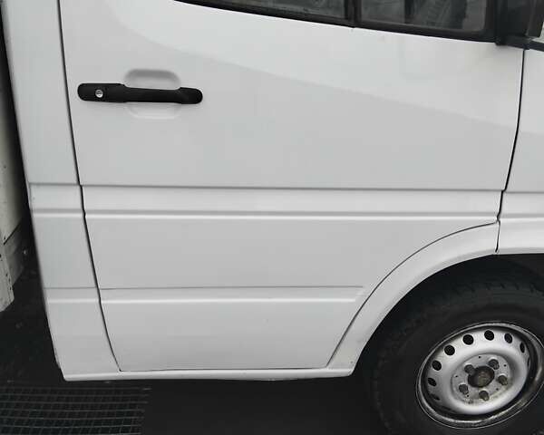 Белый Мерседес Sprinter, объемом двигателя 2.7 л и пробегом 790 тыс. км за 11300 $, фото 10 на Automoto.ua