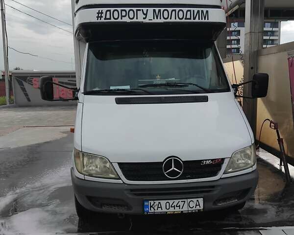 Белый Мерседес Sprinter, объемом двигателя 2.7 л и пробегом 790 тыс. км за 11300 $, фото 5 на Automoto.ua
