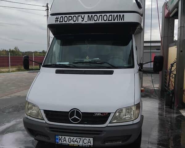 Белый Мерседес Sprinter, объемом двигателя 2.7 л и пробегом 790 тыс. км за 11300 $, фото 3 на Automoto.ua