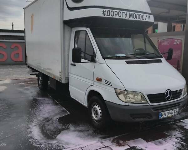 Белый Мерседес Sprinter, объемом двигателя 2.7 л и пробегом 790 тыс. км за 11300 $, фото 4 на Automoto.ua
