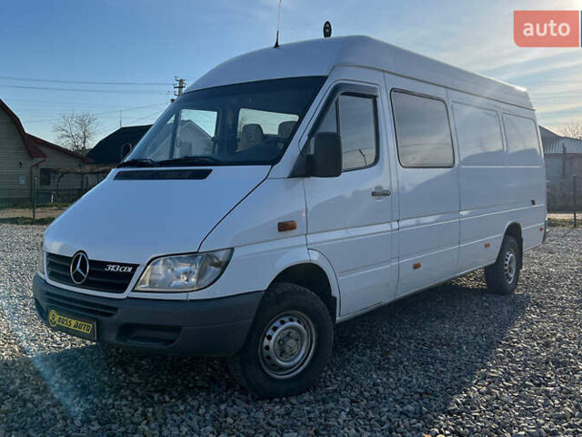 Белый Мерседес Sprinter, объемом двигателя 2.15 л и пробегом 561 тыс. км за 8999 $, фото 1 на Automoto.ua