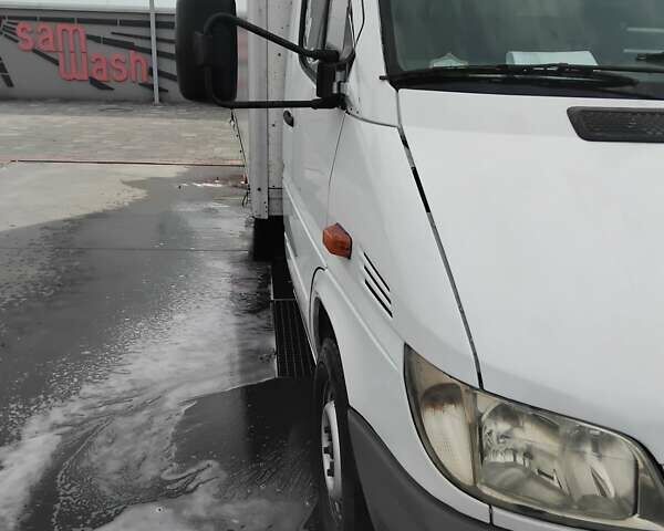 Белый Мерседес Sprinter, объемом двигателя 2.7 л и пробегом 790 тыс. км за 11300 $, фото 2 на Automoto.ua