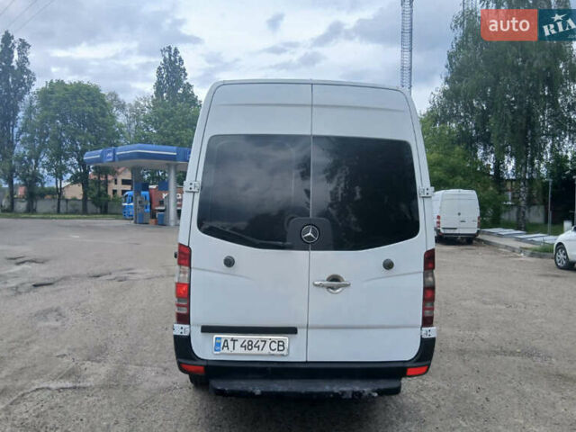 Белый Мерседес Sprinter, объемом двигателя 2.15 л и пробегом 712 тыс. км за 8900 $, фото 2 на Automoto.ua