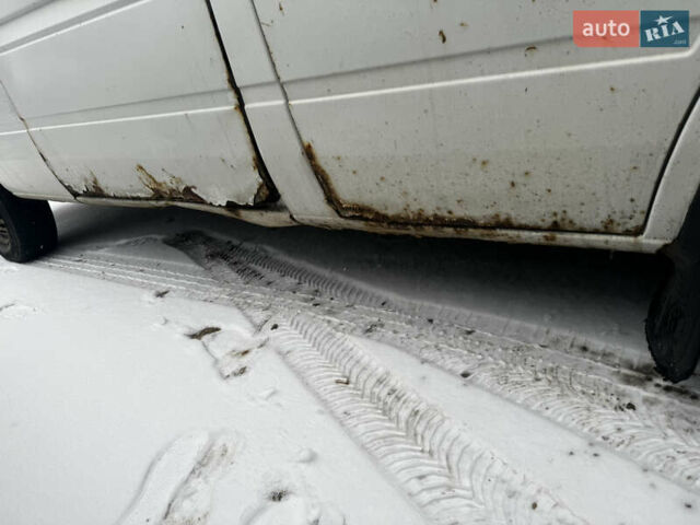 Білий Мерседес Sprinter, об'ємом двигуна 2.15 л та пробігом 389 тис. км за 6403 $, фото 2 на Automoto.ua