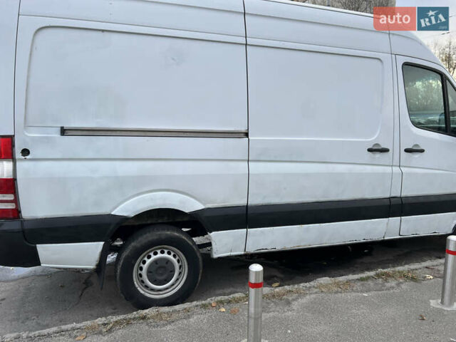 Белый Мерседес Sprinter, объемом двигателя 2.15 л и пробегом 385 тыс. км за 6500 $, фото 1 на Automoto.ua