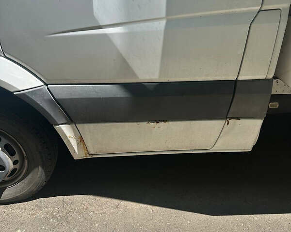 Белый Мерседес Sprinter, объемом двигателя 2.15 л и пробегом 246 тыс. км за 17200 $, фото 3 на Automoto.ua
