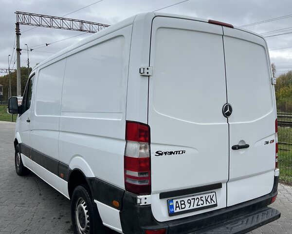 Белый Мерседес Sprinter, объемом двигателя 2.14 л и пробегом 275 тыс. км за 9400 $, фото 3 на Automoto.ua