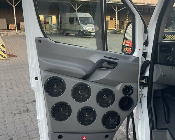 Белый Мерседес Sprinter, объемом двигателя 0 л и пробегом 346 тыс. км за 22000 $, фото 6 на Automoto.ua