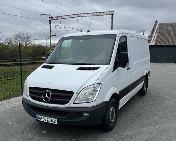 Белый Мерседес Sprinter, объемом двигателя 2.14 л и пробегом 275 тыс. км за 9400 $, фото 1 на Automoto.ua