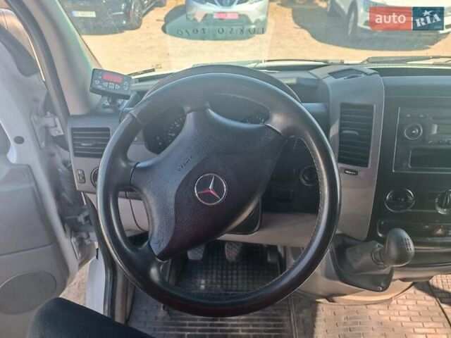 Белый Мерседес Sprinter, объемом двигателя 2.14 л и пробегом 291 тыс. км за 12500 $, фото 7 на Automoto.ua