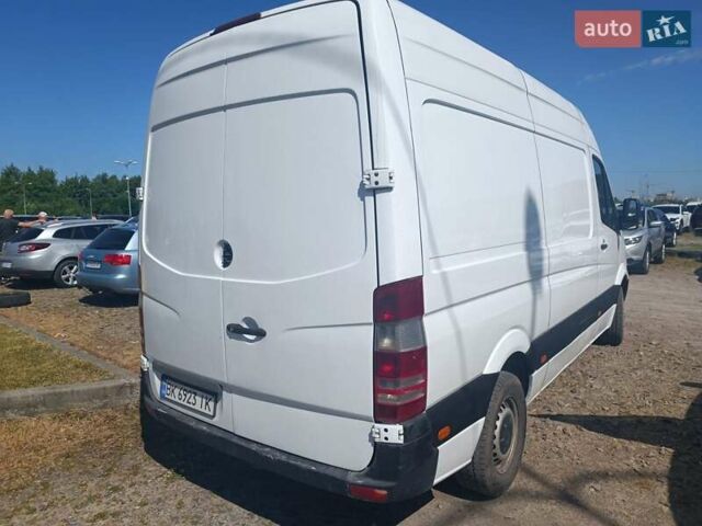 Белый Мерседес Sprinter, объемом двигателя 2.14 л и пробегом 291 тыс. км за 12500 $, фото 4 на Automoto.ua