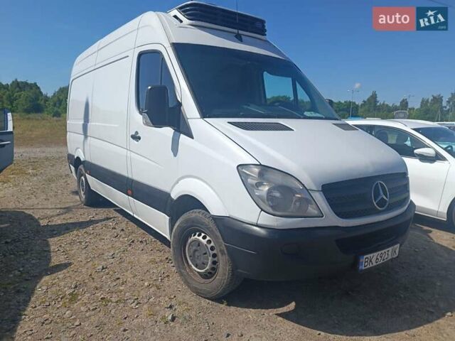 Белый Мерседес Sprinter, объемом двигателя 2.14 л и пробегом 291 тыс. км за 12500 $, фото 2 на Automoto.ua