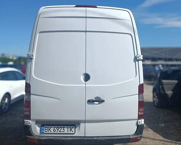 Белый Мерседес Sprinter, объемом двигателя 2.14 л и пробегом 291 тыс. км за 12500 $, фото 3 на Automoto.ua