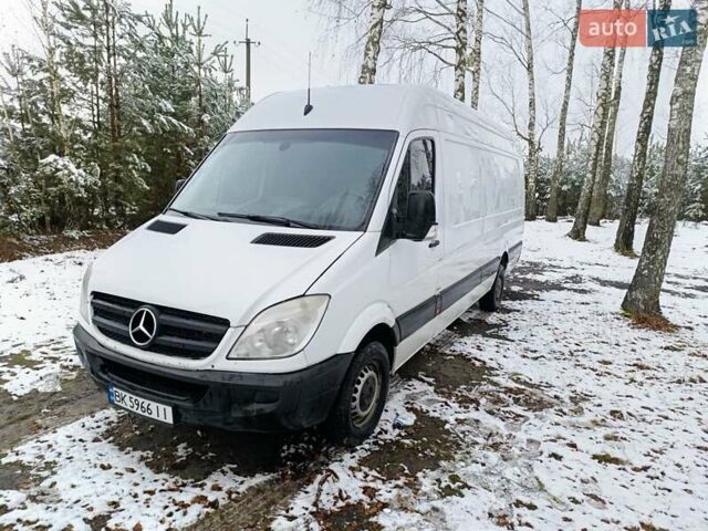 Белый Мерседес Sprinter, объемом двигателя 2.14 л и пробегом 339 тыс. км за 10400 $, фото 1 на Automoto.ua
