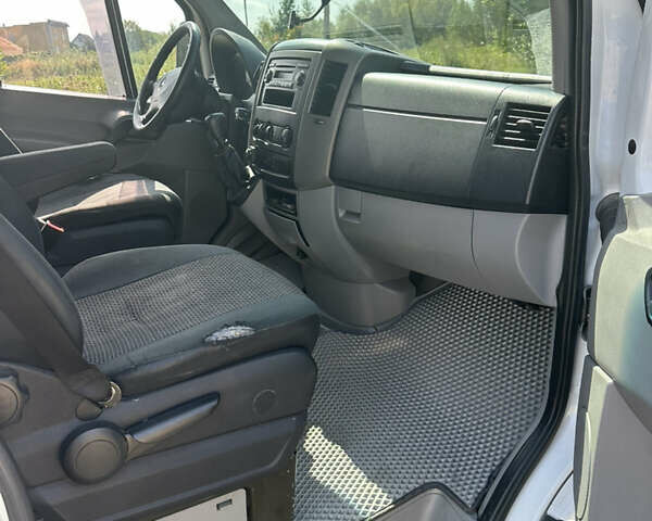 Белый Мерседес Sprinter, объемом двигателя 2.14 л и пробегом 281 тыс. км за 15500 $, фото 9 на Automoto.ua