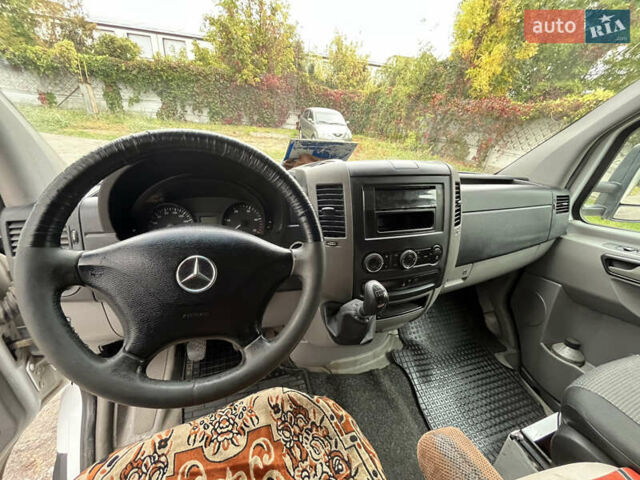 Белый Мерседес Sprinter, объемом двигателя 2.1 л и пробегом 420 тыс. км за 13000 $, фото 4 на Automoto.ua