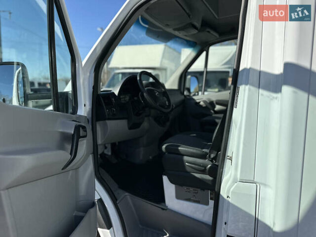 Белый Мерседес Sprinter, объемом двигателя 2.2 л и пробегом 173 тыс. км за 25999 $, фото 16 на Automoto.ua