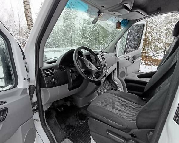 Белый Мерседес Sprinter, объемом двигателя 2.14 л и пробегом 339 тыс. км за 10400 $, фото 6 на Automoto.ua