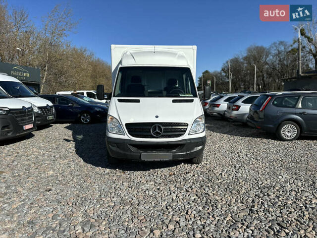 Белый Мерседес Sprinter, объемом двигателя 2.2 л и пробегом 173 тыс. км за 25999 $, фото 2 на Automoto.ua