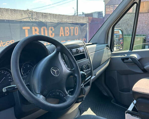 Белый Мерседес Sprinter, объемом двигателя 2.2 л и пробегом 556 тыс. км за 12000 $, фото 7 на Automoto.ua