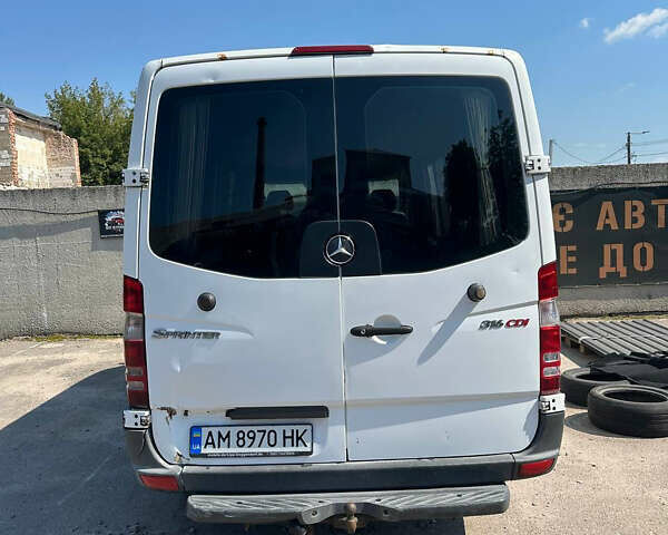 Белый Мерседес Sprinter, объемом двигателя 2.2 л и пробегом 556 тыс. км за 12000 $, фото 2 на Automoto.ua
