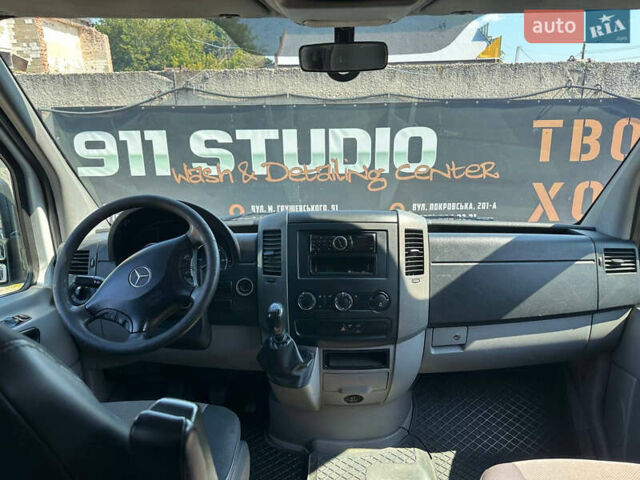 Белый Мерседес Sprinter, объемом двигателя 2.2 л и пробегом 556 тыс. км за 12000 $, фото 9 на Automoto.ua