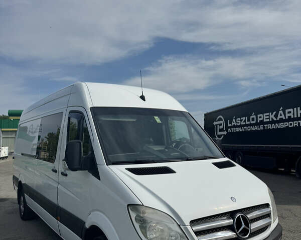 Белый Мерседес Sprinter, объемом двигателя 2.2 л и пробегом 300 тыс. км за 17300 $, фото 6 на Automoto.ua