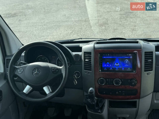 Белый Мерседес Sprinter, объемом двигателя 2.2 л и пробегом 300 тыс. км за 17300 $, фото 9 на Automoto.ua