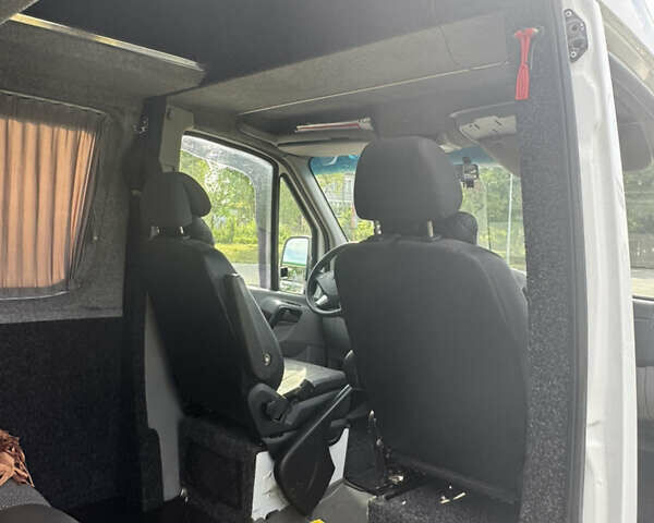 Белый Мерседес Sprinter, объемом двигателя 2.2 л и пробегом 300 тыс. км за 17300 $, фото 17 на Automoto.ua