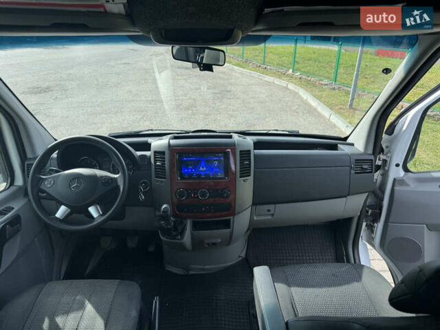 Белый Мерседес Sprinter, объемом двигателя 2.2 л и пробегом 300 тыс. км за 17300 $, фото 15 на Automoto.ua