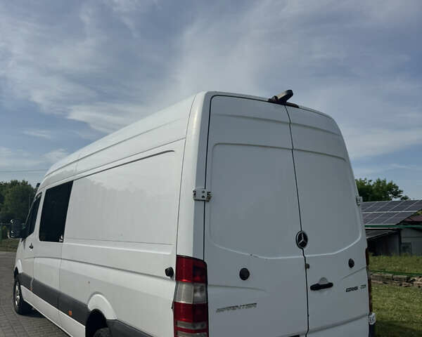 Белый Мерседес Sprinter, объемом двигателя 2.2 л и пробегом 300 тыс. км за 17300 $, фото 2 на Automoto.ua