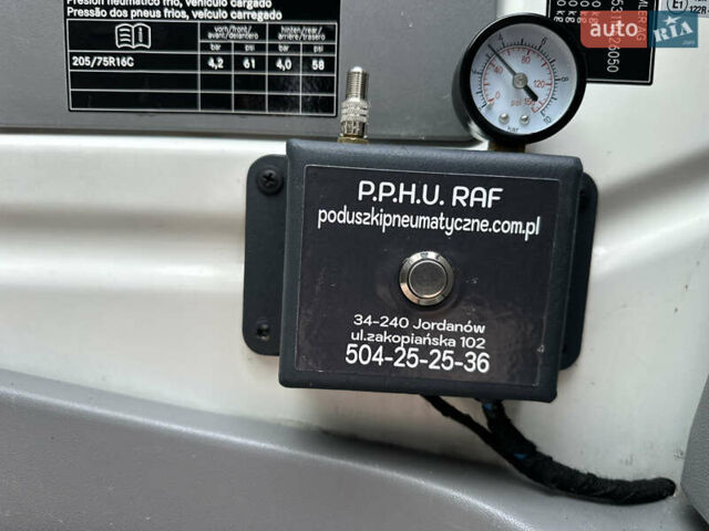 Белый Мерседес Sprinter, объемом двигателя 3 л и пробегом 308 тыс. км за 28800 $, фото 14 на Automoto.ua