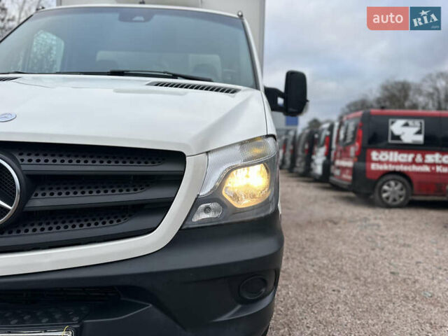 Белый Мерседес Sprinter, объемом двигателя 3 л и пробегом 308 тыс. км за 28800 $, фото 3 на Automoto.ua