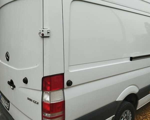 Белый Мерседес Sprinter, объемом двигателя 2.14 л и пробегом 427 тыс. км за 19000 $, фото 14 на Automoto.ua