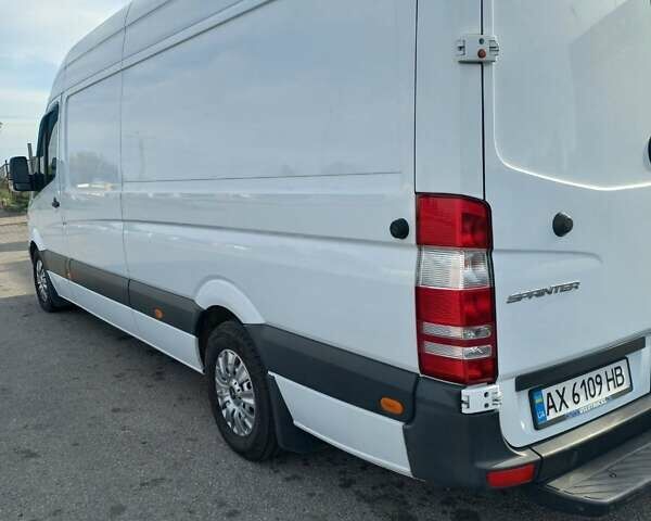 Белый Мерседес Sprinter, объемом двигателя 2.14 л и пробегом 427 тыс. км за 19000 $, фото 21 на Automoto.ua
