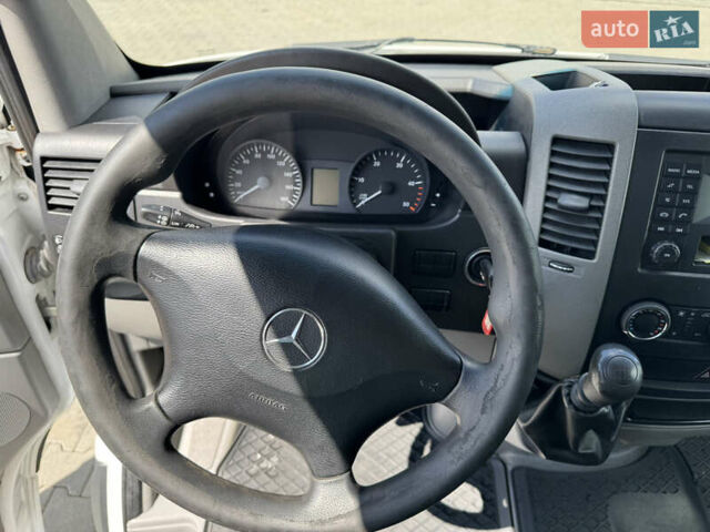 Белый Мерседес Sprinter, объемом двигателя 2.14 л и пробегом 380 тыс. км за 17499 $, фото 10 на Automoto.ua
